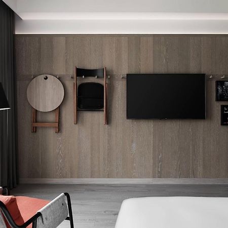 Moxy Taichung Hotel Bagian luar foto